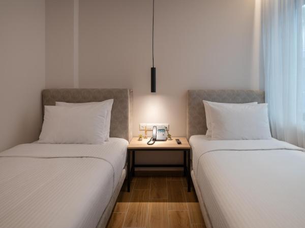 IRA - ΗΡΑ Hotel : photo 2 de la chambre chambre lits jumeaux pour personnes à mobilité réduite