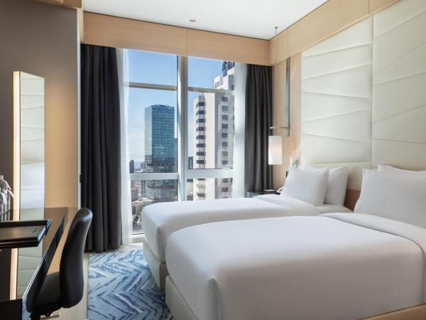 Wyndham Grand Istanbul Levent Hotel & Conference Center : photo 2 de la chambre suite familiale 2 chambres avec kitchenette - vue partielle sur mer