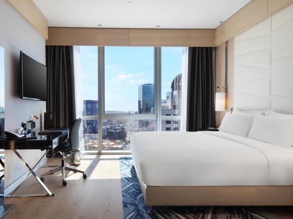 Wyndham Grand Istanbul Levent Hotel & Conference Center : photo 1 de la chambre suite prestige 1 chambre avec kitchenette - vue sur ville