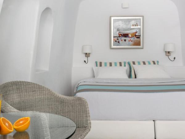 Caldera Premium Villas : photo 6 de la chambre studio troglodyte standard - vue sur mer et caldera