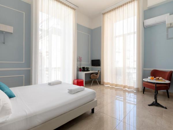 Napolit'amo Hotel Principe : photo 7 de la chambre chambre double ou lits jumeaux deluxe avec balcon