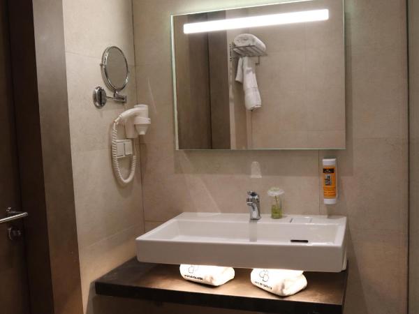 Hotel Ben Batouta - Tanger : photo 10 de la chambre chambre double deluxe avec balcon