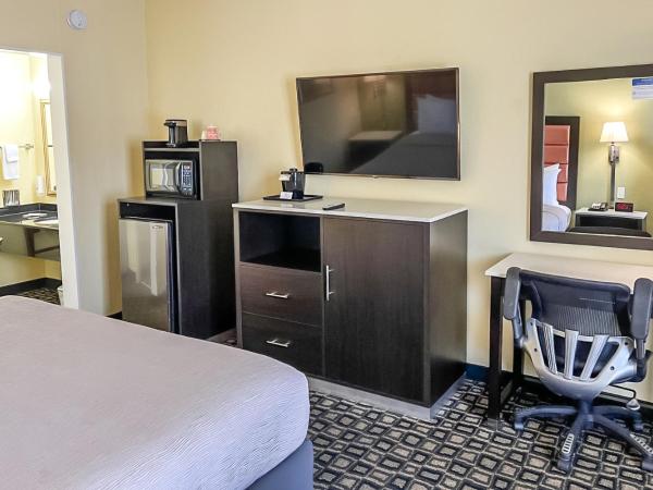 Quality Inn Airport - Cruise Port : photo 1 de la chambre chambre lit king-size - non-fumeurs