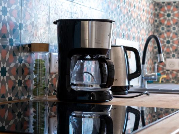 - MINOR SWING appartement- Casa Monica maison d'hôte : photo 4 de la chambre chambre lit queen-size - vue sur jardin