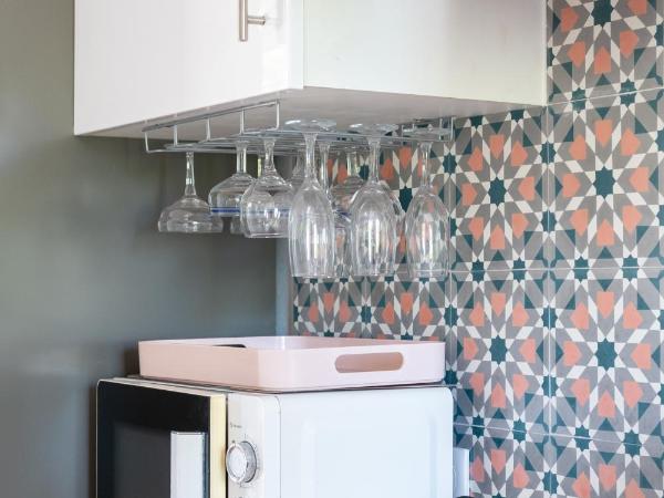 - MINOR SWING appartement- Casa Monica maison d'hôte : photo 5 de la chambre chambre lit queen-size - vue sur jardin