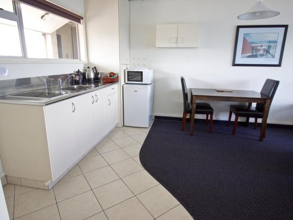 Tui Oaks Motel : photo 4 de la chambre appartement supérieur 1 chambre avec vue sur lac