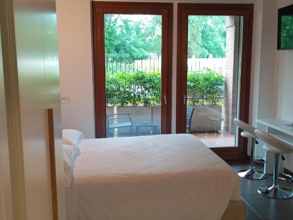 Bes Residence Bergamo Polaresco : photo 7 de la chambre studio lit king-size