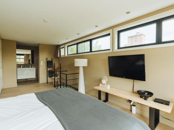 Sfeervol luxe appartement vlakbij Haarlem Centrum en Amsterdam - gratis parkeren : photo 6 de la chambre chambre double avec salle de bains privative