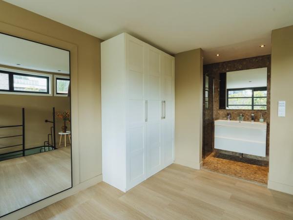 Sfeervol luxe appartement vlakbij Haarlem Centrum en Amsterdam - gratis parkeren : photo 7 de la chambre chambre double avec salle de bains privative
