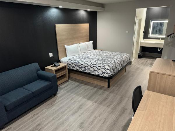 Crystal Inn Gessner- Near Sam Houston Racepark : photo 1 de la chambre studio lit king-size
