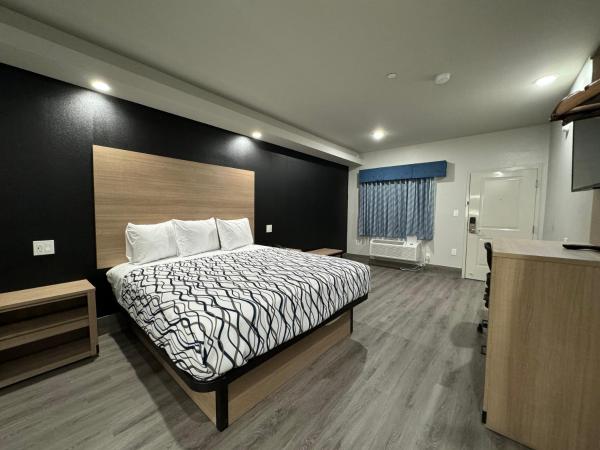 Crystal Inn Gessner- Near Sam Houston Racepark : photo 4 de la chambre studio lit king-size