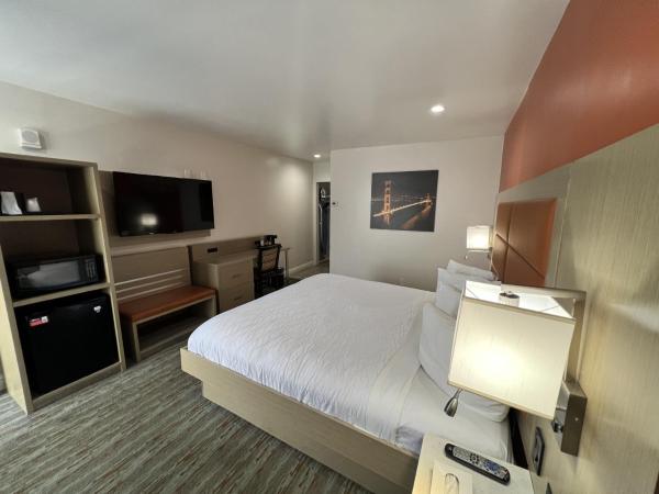 Presidio Parkway Inn : photo 3 de la chambre chambre lit king-size standard