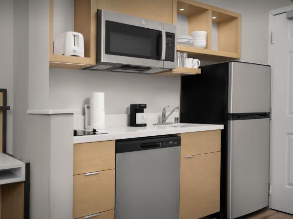 TownePlace Suites Sacramento Cal Expo : photo 9 de la chambre studio lit queen-size avec canapé-lit