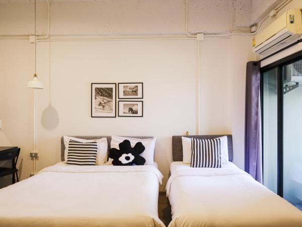 The51Hometel : photo 5 de la chambre chambre triple avec salle de bains privative