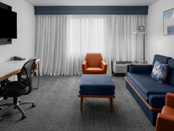 Courtyard San Diego Central : photo 9 de la chambre suite 1 chambre lit king-size