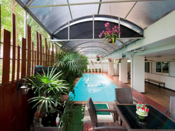 Nara Suite Residence Bangkok : photo 2 de la chambre studio supérieur avec baignoire