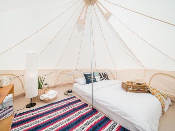 The Campster Kanchanaburi : photo 3 de la chambre bell tent garden view