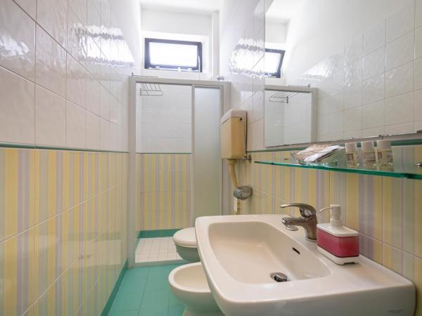 Hotel Bianca Vela : photo 6 de la chambre chambre triple standard