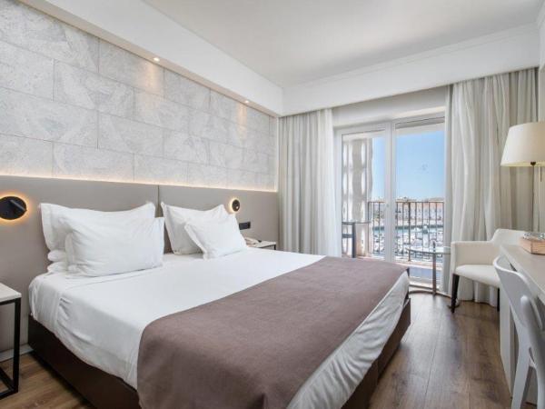 AP Eva Senses : photo 4 de la chambre chambre double ou lits jumeaux - vue sur port de plaisance