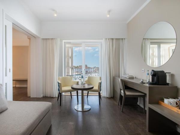 AP Eva Senses : photo 2 de la chambre suite avec vue sur le port de plaisance