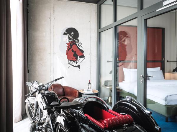 AMERON München Motorworld : photo 1 de la chambre studio moto