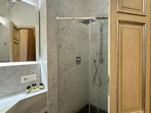 Delle Nazioni Milan Hotel : photo 9 de la chambre chambre lit king-size de luxe - annexe