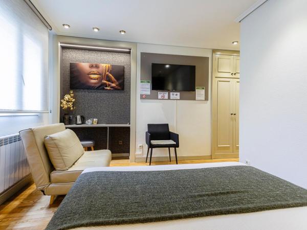 Hostal Rodas Pamplona : photo 2 de la chambre chambre double