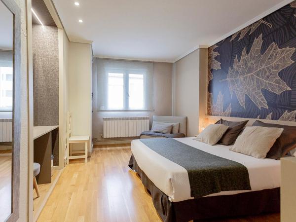 Hostal Rodas Pamplona : photo 1 de la chambre chambre double