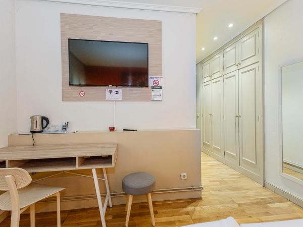 Hostal Rodas Pamplona : photo 5 de la chambre chambre lits jumeaux