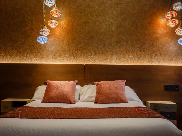 Hostal Rodas Pamplona : photo 2 de la chambre chambre familiale supérieure