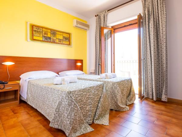 Hotel Il Gabbiano : photo 7 de la chambre chambre double avec balcon