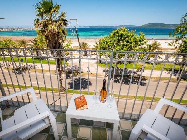 Hotel Il Gabbiano : photo 1 de la chambre chambre double avec balcon - vue directe sur mer