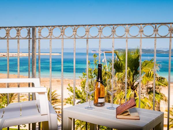 Hotel Il Gabbiano : photo 3 de la chambre chambre double avec balcon - vue directe sur mer