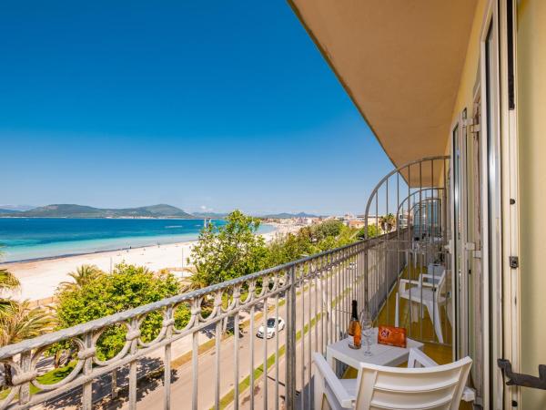 Hotel Il Gabbiano : photo 4 de la chambre chambre double avec balcon - vue directe sur mer