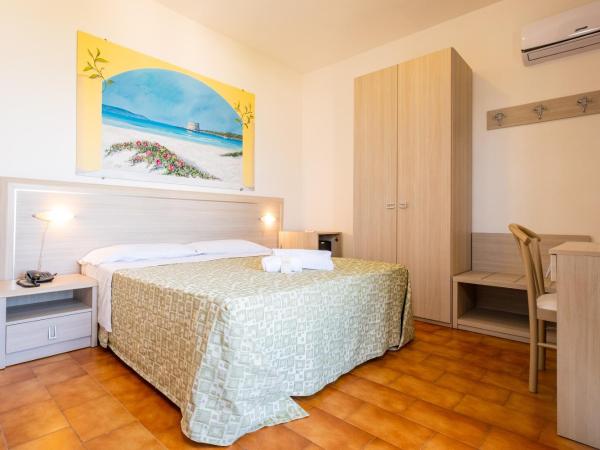 Hotel Il Gabbiano : photo 5 de la chambre chambre double avec balcon - vue directe sur mer