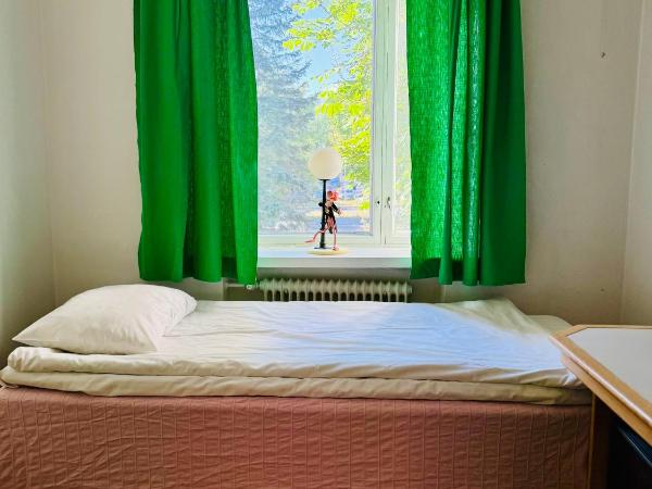 B&B Retro - Guesthouse Kupittaa : photo 1 de la chambre chambre simple avec salle de bains commune