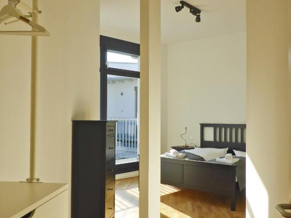 Five Elements Hostel Leipzig : photo 5 de la chambre chambre double avec salon commun