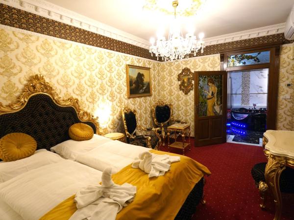 Hotel Liliova Prague Old Town : photo 1 de la chambre suite avec baignoire spa