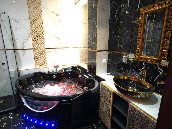 Hotel Liliova Prague Old Town : photo 8 de la chambre suite avec baignoire spa