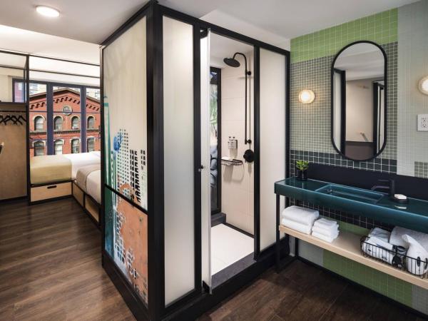 Moxy NYC East Village : photo 2 de la chambre chambre 2 lits doubles