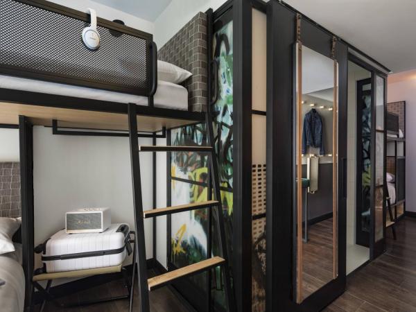 Moxy NYC East Village : photo 2 de la chambre chambre 4 lits jumeaux/simples superposés