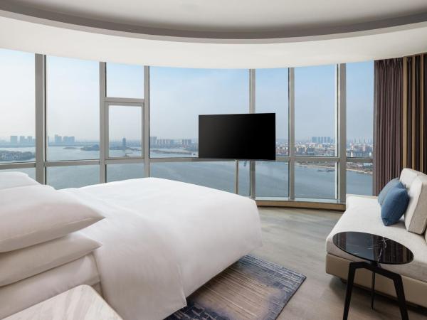 Qingdao Marriott Hotel Jiaozhou : photo 2 de la chambre suite - vue sur lac