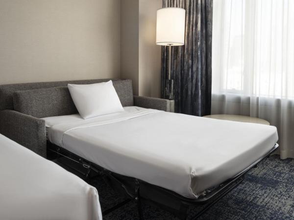 Courtyard by Marriott Los Angeles L.A. LIVE : photo 4 de la chambre chambre lit king-size en angle avec canapé-lit