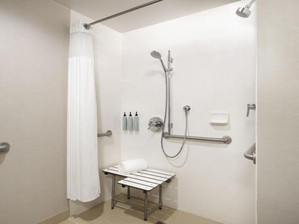 Courtyard by Marriott Los Angeles L.A. LIVE : photo 6 de la chambre chambre lit king-size en angle avec canapé-lit