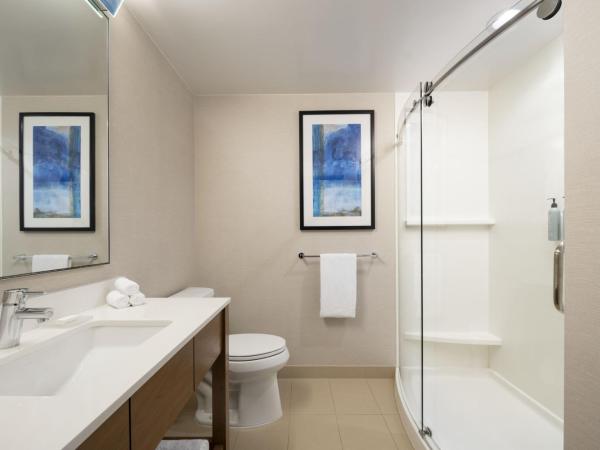 Courtyard by Marriott Los Angeles L.A. LIVE : photo 7 de la chambre chambre lit king-size en angle avec canapé-lit
