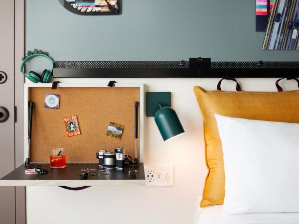 Moxy Halifax Downtown : photo 4 de la chambre studio lit queen-size 