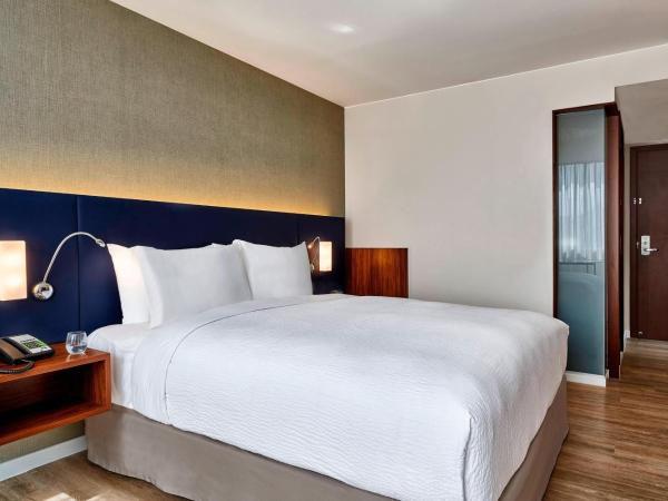 Courtyard by Marriott Rio de Janeiro Barra da Tijuca : photo 1 de la chambre chambre lit king-size