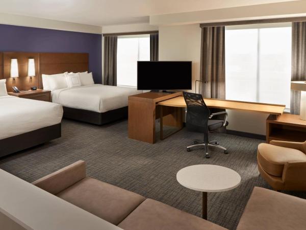 Residence Inn by Marriott Toronto Mississauga Southwest : photo 1 de la chambre studio avec 2 lits queen-size et canapé-lit