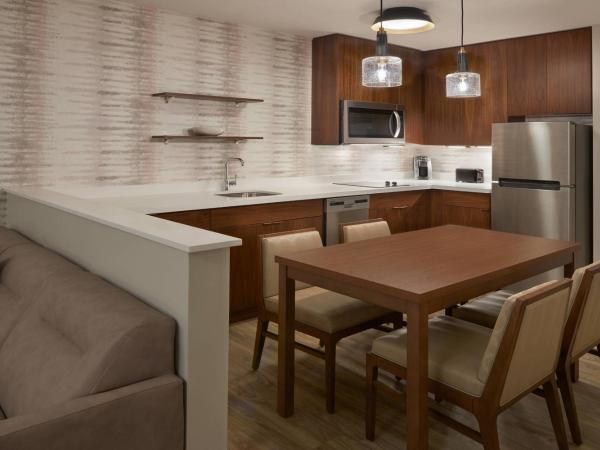 Residence Inn by Marriott Toronto Mississauga Southwest : photo 3 de la chambre studio avec 2 lits queen-size et canapé-lit