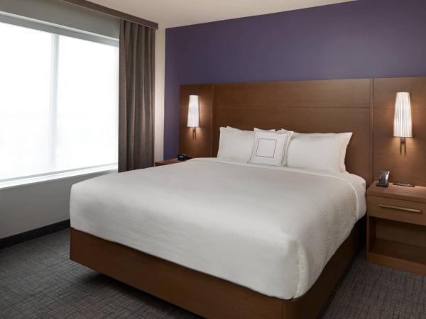 Residence Inn by Marriott Toronto Mississauga Southwest : photo 2 de la chambre suite 1 chambre avec 1 lit king-size et canapé-lit